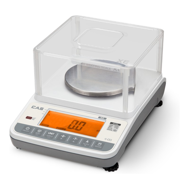 CAS XE serisi hassas terazi – fanuslu tartım platformu ve turuncu aydınlatmalı LCD